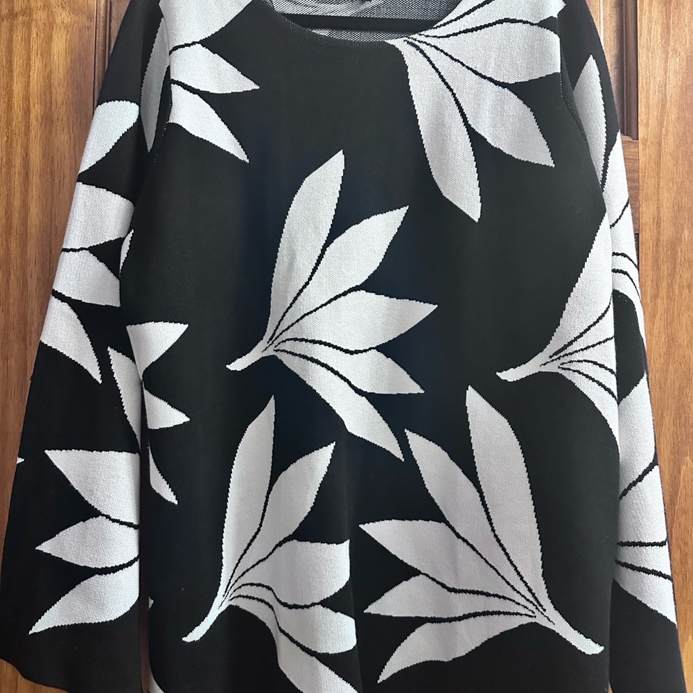 Premise Leaf Pattern Blouse